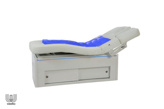 flow_massageliege_weelko_wellness_aufgerichtet_blau